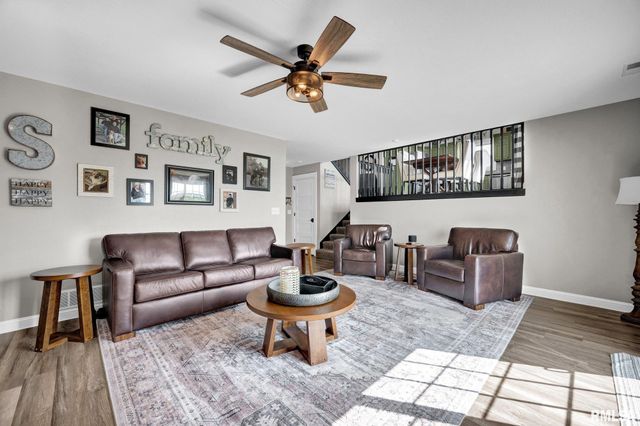 1821 PARKFIELD Drive, Pekin, IL 61554