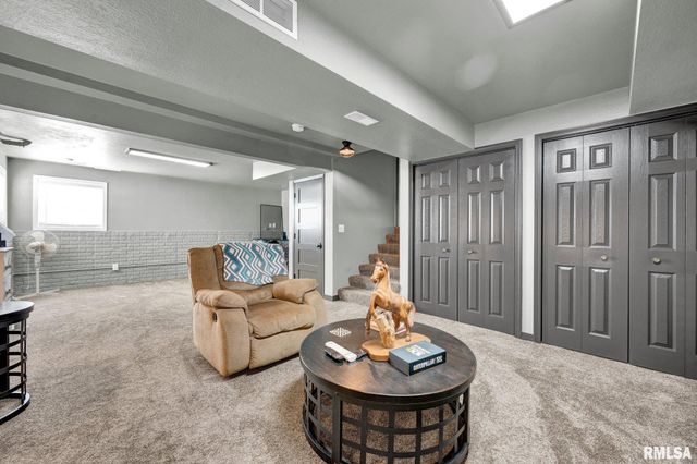 1821 PARKFIELD Drive, Pekin, IL 61554