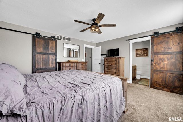 1821 PARKFIELD Drive, Pekin, IL 61554