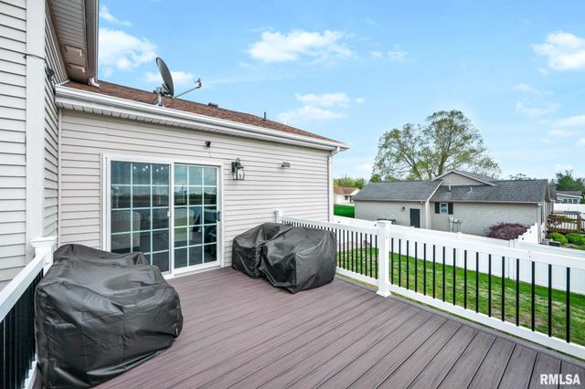 1821 PARKFIELD Drive, Pekin, IL 61554