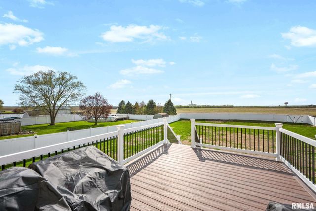 1821 PARKFIELD Drive, Pekin, IL 61554