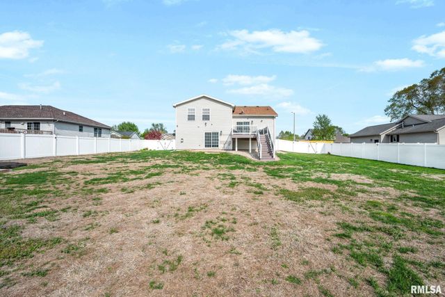 1821 PARKFIELD Drive, Pekin, IL 61554