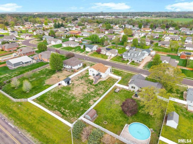 1821 PARKFIELD Drive, Pekin, IL 61554