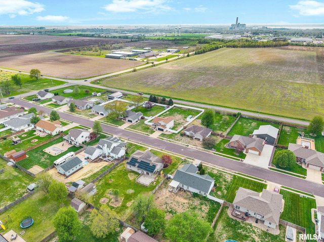 1821 PARKFIELD Drive, Pekin, IL 61554