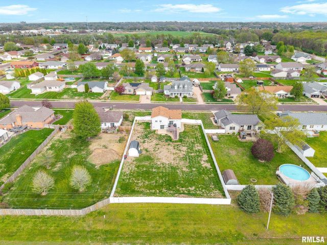 1821 PARKFIELD Drive, Pekin, IL 61554