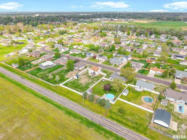 1821 PARKFIELD Drive, Pekin, IL 61554