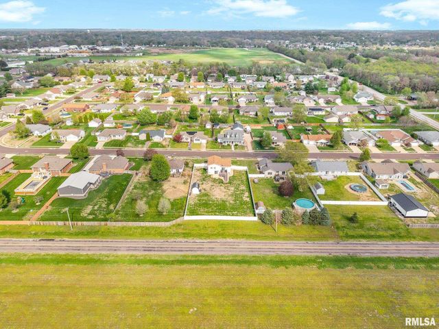 1821 PARKFIELD Drive, Pekin, IL 61554