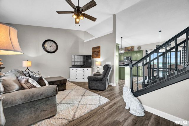 1821 PARKFIELD Drive, Pekin, IL 61554