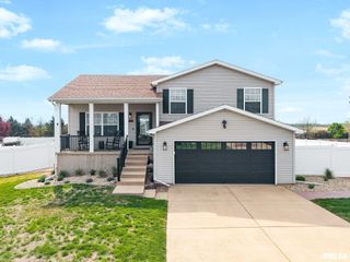1821 PARKFIELD Drive, Pekin, IL 61554