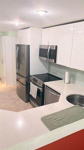 4031 N Cypress Drive 101, Pompano Beach, FL 33069