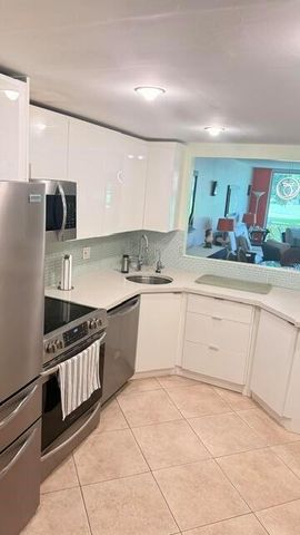 4031 N Cypress Drive 101, Pompano Beach, FL 33069