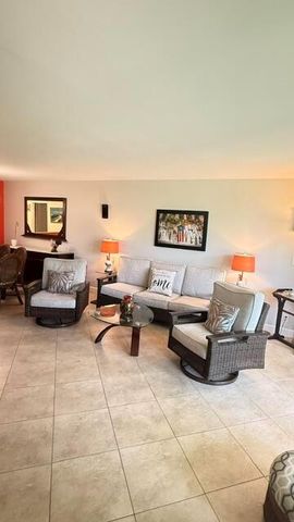 4031 N Cypress Drive 101, Pompano Beach, FL 33069
