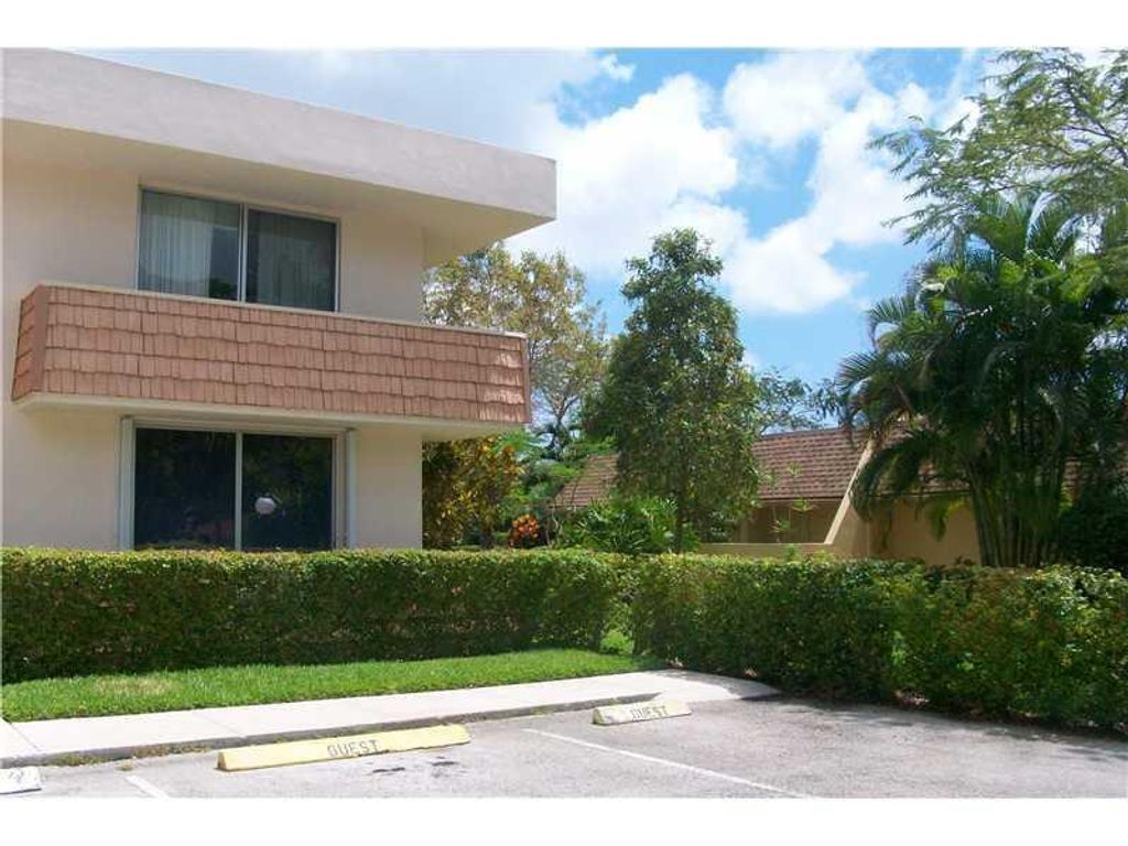 4031 N Cypress Drive 101, Pompano Beach, FL 33069