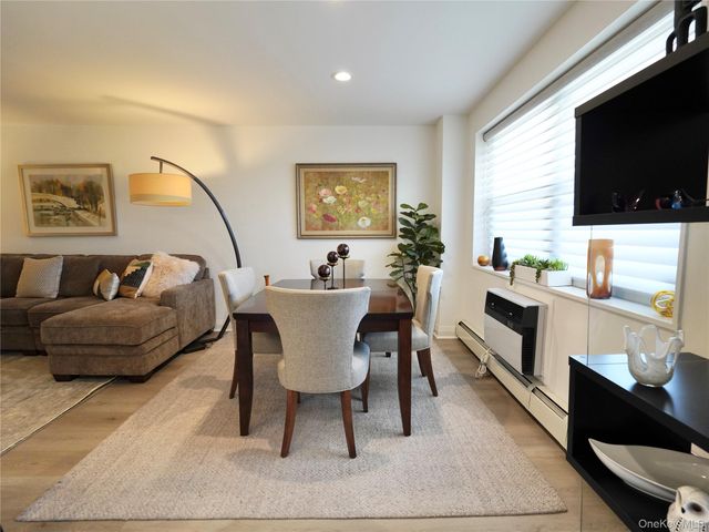 50 Hillpark Avenue 3E, Great Neck Plaza, NY 11021