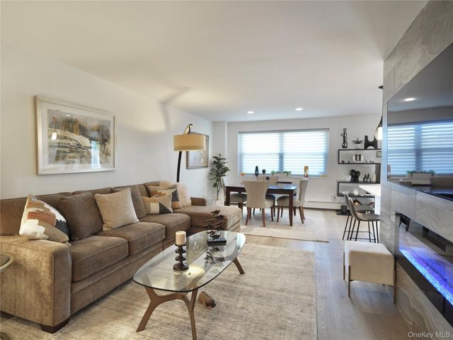 50 Hillpark Avenue 3E, Great Neck Plaza, NY 11021