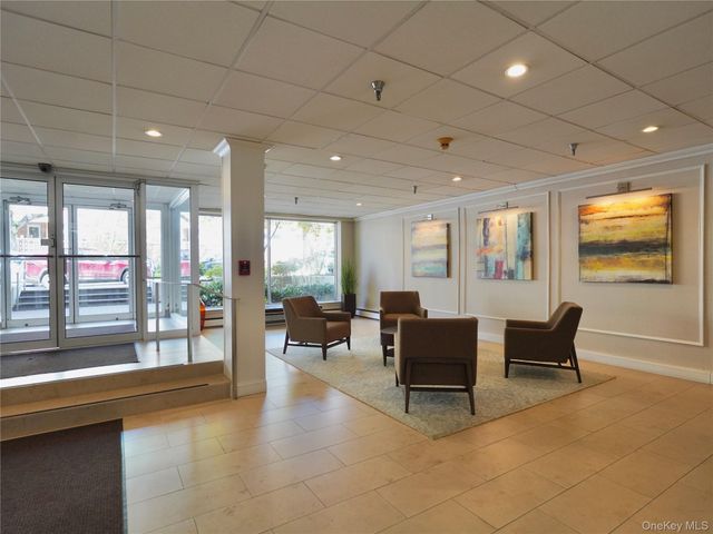 50 Hillpark Avenue 3E, Great Neck Plaza, NY 11021