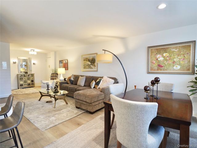 50 Hillpark Avenue 3E, Great Neck Plaza, NY 11021
