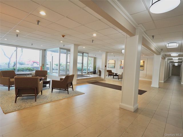 50 Hillpark Avenue 3E, Great Neck Plaza, NY 11021