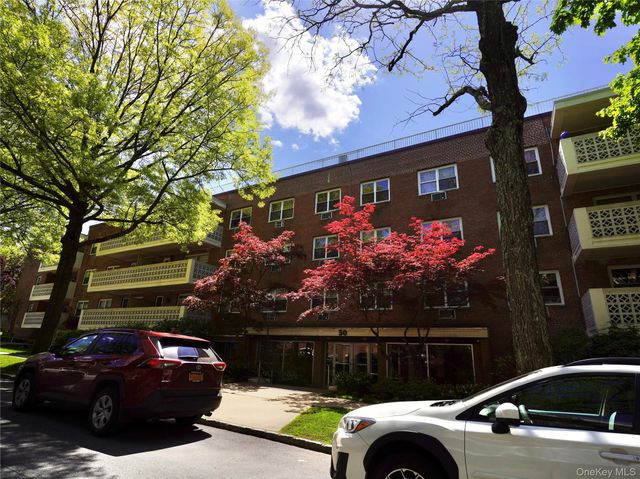 50 Hillpark Avenue 3E, Great Neck Plaza, NY 11021
