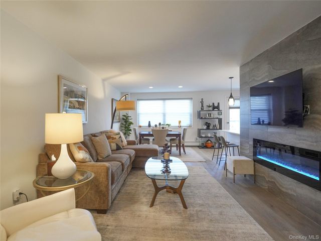 50 Hillpark Avenue 3E, Great Neck Plaza, NY 11021