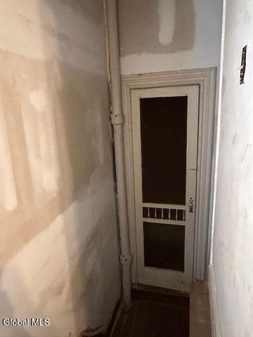 16 Jackson Street, Amsterdam, NY 12010