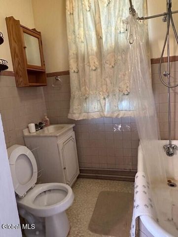 16 Jackson Street, Amsterdam, NY 12010