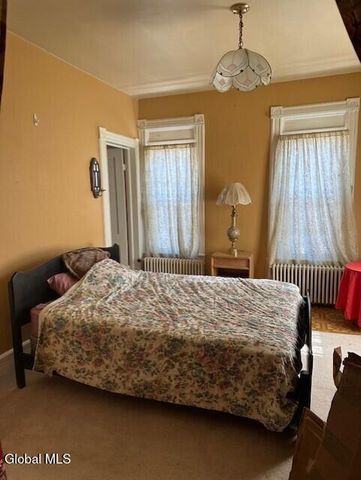 16 Jackson Street, Amsterdam, NY 12010