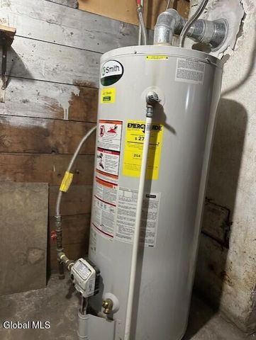 16 Jackson Street, Amsterdam, NY 12010