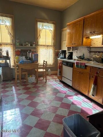 16 Jackson Street, Amsterdam, NY 12010