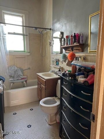 16 Jackson Street, Amsterdam, NY 12010