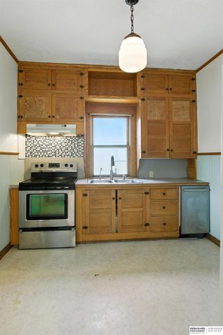 2045 S 20th Street, Lincoln, NE 68502