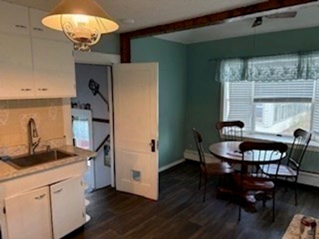 11 Thornfell St, Springfield, MA 01104