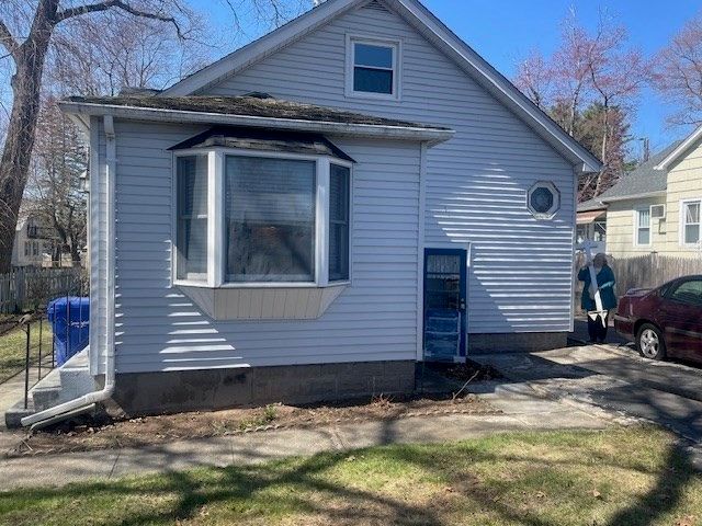 11 Thornfell St, Springfield, MA 01104
