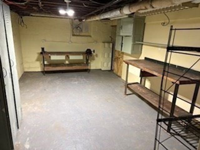 11 Thornfell St, Springfield, MA 01104