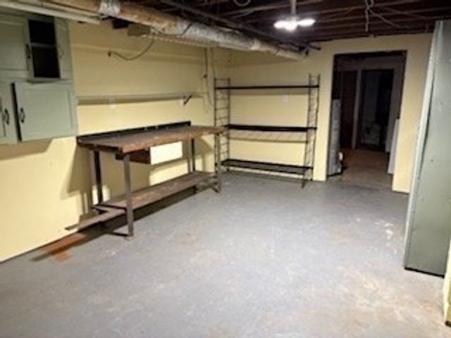 11 Thornfell St, Springfield, MA 01104