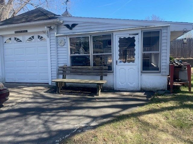 11 Thornfell St, Springfield, MA 01104