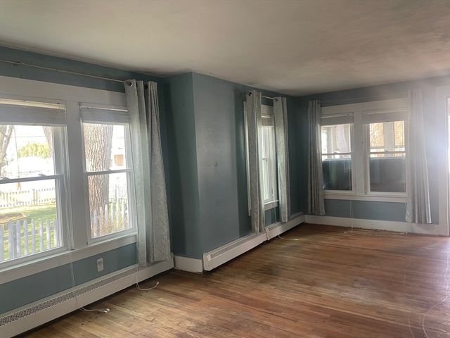 11 Thornfell St, Springfield, MA 01104