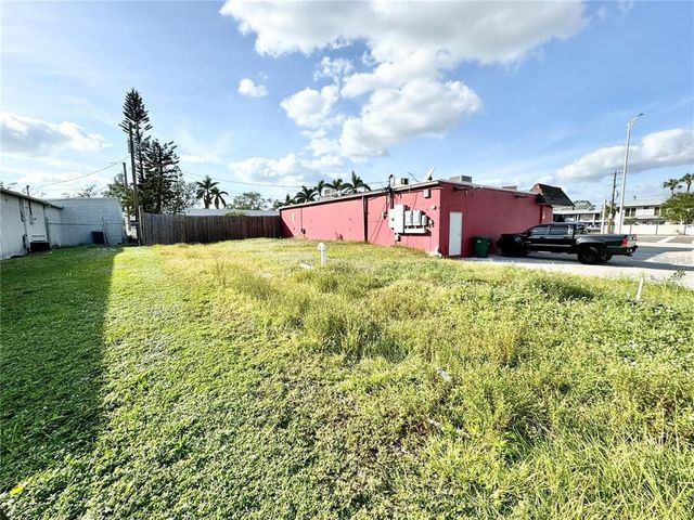 3090 BEE RIDGE ROAD, Sarasota, FL 34239