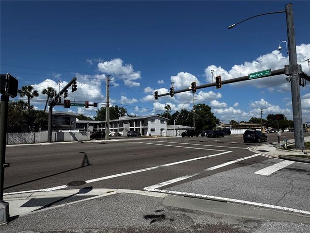 3090 BEE RIDGE ROAD, Sarasota, FL 34239