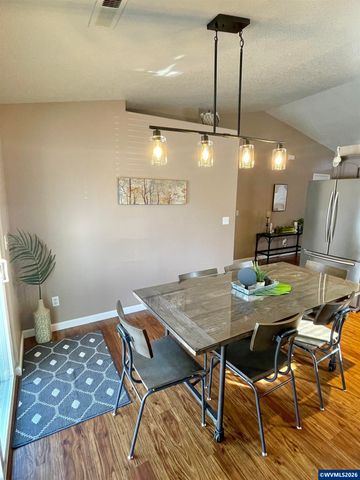 135 Wander Wy SE, Salem, OR 97301