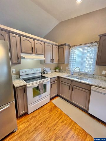 135 Wander Wy SE, Salem, OR 97301