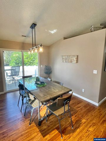 135 Wander Wy SE, Salem, OR 97301