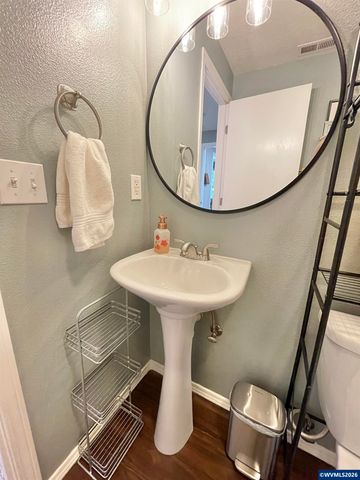 135 Wander Wy SE, Salem, OR 97301