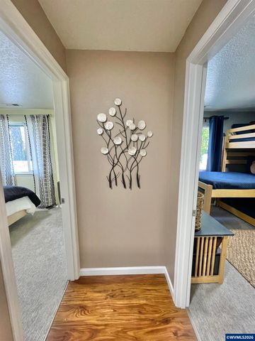 135 Wander Wy SE, Salem, OR 97301