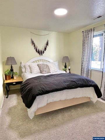 135 Wander Wy SE, Salem, OR 97301