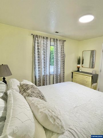 135 Wander Wy SE, Salem, OR 97301