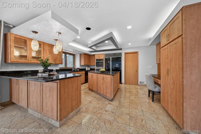 2131 Birchwood Way, West Bloomfield Charter Township, MI 48302