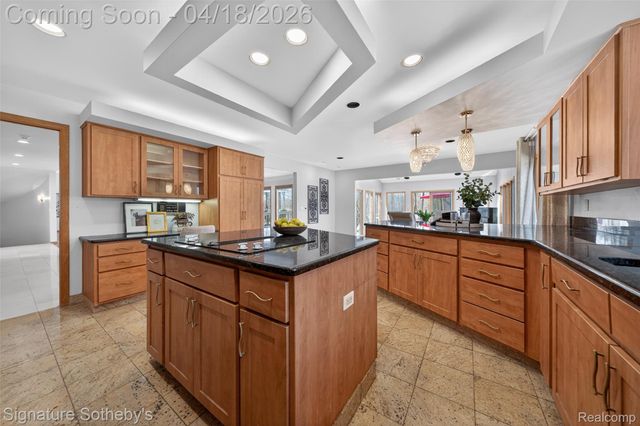 2131 Birchwood Way, West Bloomfield Charter Township, MI 48302