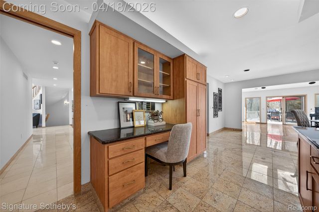 2131 Birchwood Way, West Bloomfield Charter Township, MI 48302