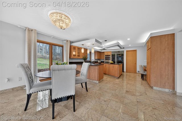 2131 Birchwood Way, West Bloomfield Charter Township, MI 48302